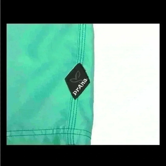 Prana Green Lightweight Breath Pocket Shorts - Picture 3 of 4
